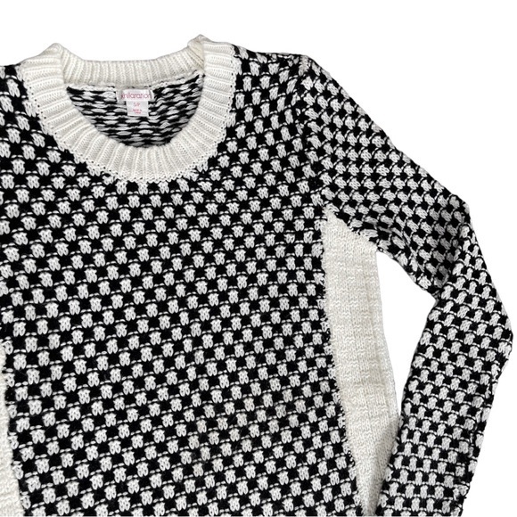 Xhileration size small black & white checkered sweater w/white sides & cuffs EUC - Picture 2 of 14